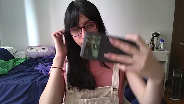 Snapshot of Alice_love29 chatting on February 6, 8:13 pm Alice love29 online show from February 6, 8:13 pm