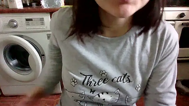 Snapshot of MikaKors chatting on February 15, 7:38 am MikaKors online show from February 15, 7:38 am