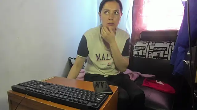 Snapshot of Nathaly_love96 chatting on May 15, 6:59 pm Nathaly love96 online show from May 15, 6:59 pm
