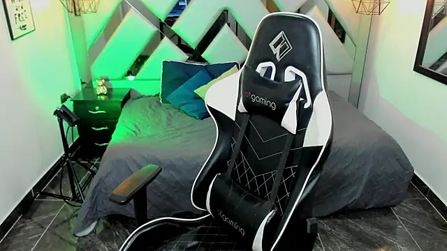 Snapshot of Nahomi-Hill chatting on February 1, 11:16 pm Nahomi-Hill online show from February 1, 11:16 pm