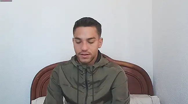 Snapshot of Leandro_valenzuela chatting on February 3, 2:13 pm Leandro valenzuela online show from February 3, 2:13 pm