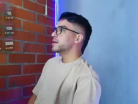 Snapshot of Leandro_valenzuela chatting on September 18, 9:39 pm Leandro valenzuela online show from September 18, 9:39 pm