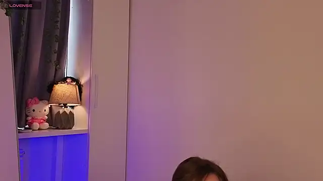 elfinvibes online show from April 7, 10:37 am