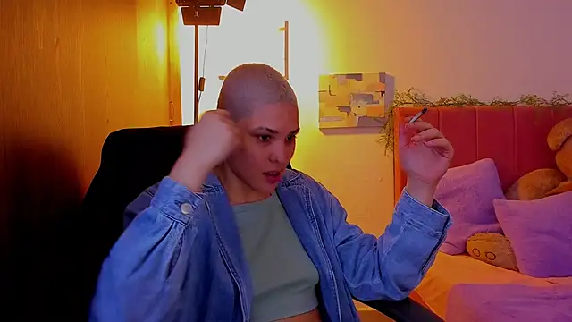 Charlee pink online show from March 31, 3:34 pm