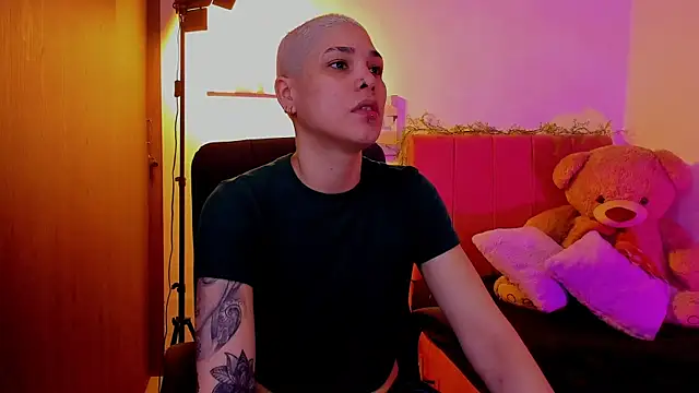 Charlee pink online show from April 3, 7:01 pm