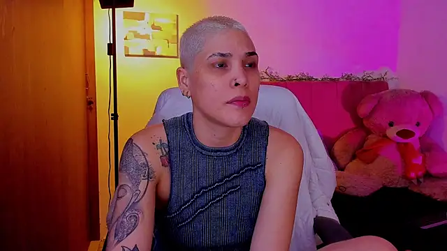 Charlee pink online show from April 9, 6:19 am