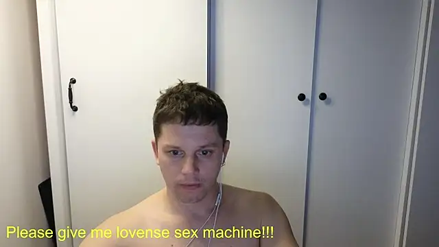 Snapshot of BigL0ve chatting on April 18, 2:43 pm BigL0ve online show from April 18, 2:43 pm