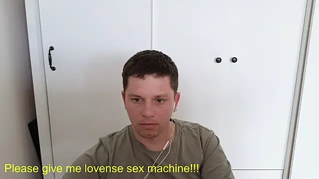 Snapshot of BigL0ve chatting on April 19, 6:02 am BigL0ve online show from April 19, 6:02 am