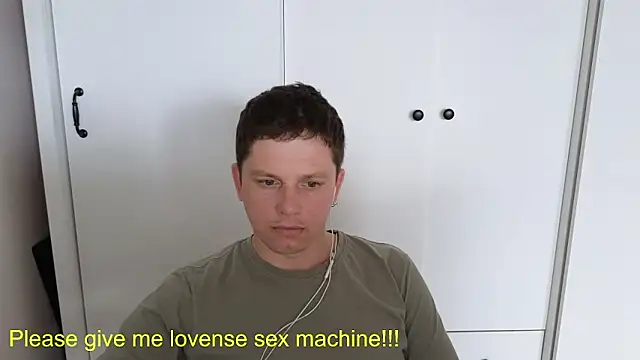 Snapshot of BigL0ve chatting on April 26, 3:48 am BigL0ve online show from April 26, 3:48 am