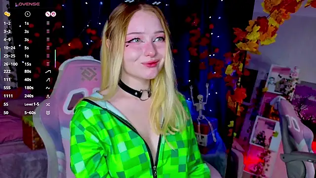 ElswythCovil online show from October 29, 4:04 am