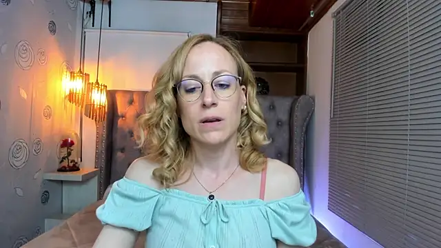 Snapshot of SammySanders chatting on January 25, 12:27 am SammySanders online show from January 25, 12:27 am