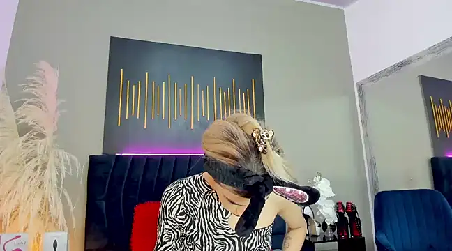 BrianaSchafer online show from December 9, 4:26 pm