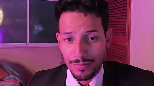 Nicholasrodrii online show from February 6, 11:30 pm