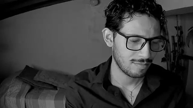 Nicholasrodrii online show from May 18, 10:26 pm