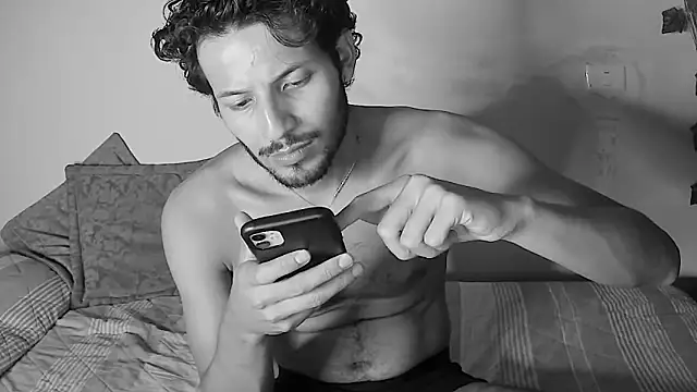 Nicholasrodrii online show from June 14, 2:24 am