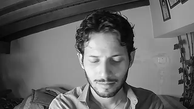 Nicholasrodrii online show from June 15, 9:50 pm