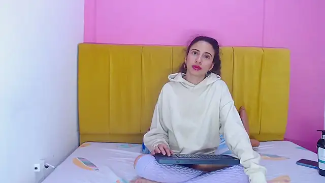 angelinabrookcm101 online show from December 3, 9:22 am