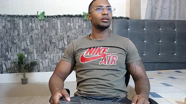 Snapshot of Joseephjackson chatting on February 21, 1:23 pm Joseephjackson online show from February 21, 1:23 pm