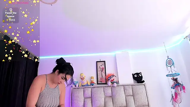 brianaGuzman online show from November 18, 6:23 pm