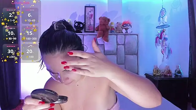 brianaGuzman online show from December 18, 6:14 pm