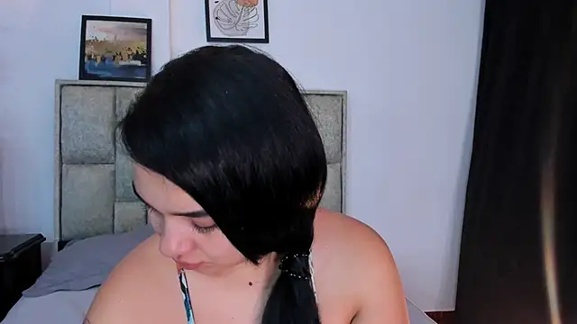 brianaGuzman online show from April 11, 5:17 pm