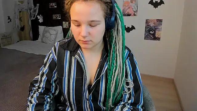 GloriaHylivi online show from December 7, 3:30 pm