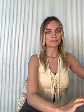 Snapshot of Milla__one chatting on April 27, 9:29 am Milla one online show from April 27, 9:29 am