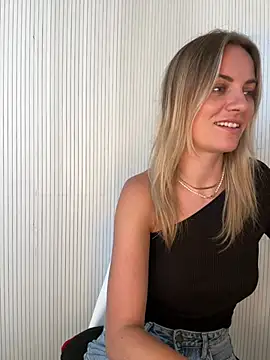 Snapshot of Milla__one chatting on June 15, 1:02 pm Milla one online show from June 15, 1:02 pm