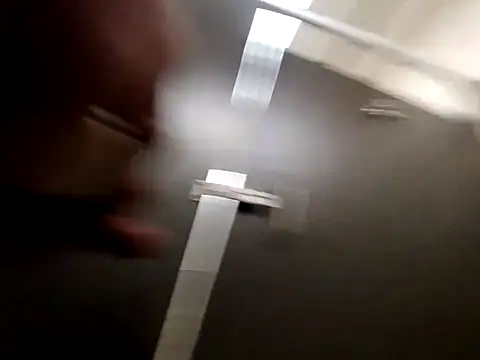 Snapshot of ed44435 chatting on December 4, 8:39 pm ed44435 online show from December 4, 8:39 pm