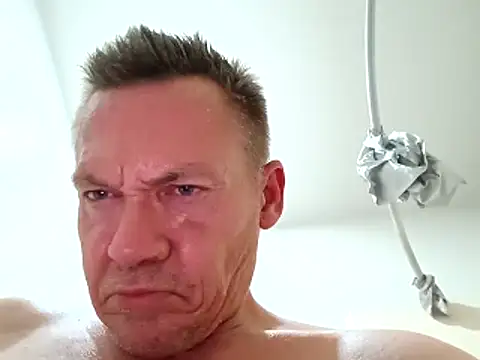 Snapshot of ed44435 chatting on January 8, 3:42 am ed44435 online show from January 8, 3:42 am