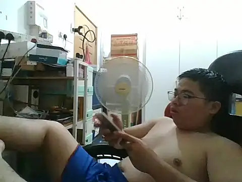 Snapshot of shyboymasturbation chatting on December 18, 12:40 pm shyboymasturbation online show from December 18, 12:40 pm