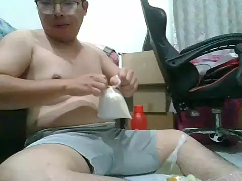 Snapshot of shyboymasturbation chatting on January 3, 3:44 pm shyboymasturbation online show from January 3, 3:44 pm