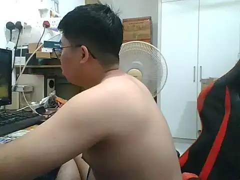 Snapshot of shyboymasturbation chatting on January 14, 1:28 pm shyboymasturbation online show from January 14, 1:28 pm