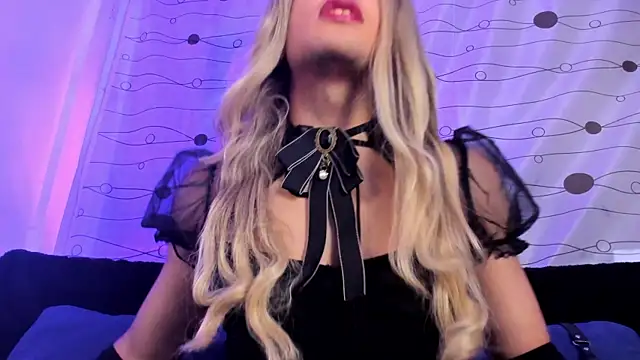 Snapshot of LukaCastillo chatting on January 15, 4:04 am LukaCastillo online show from January 15, 4:04 am