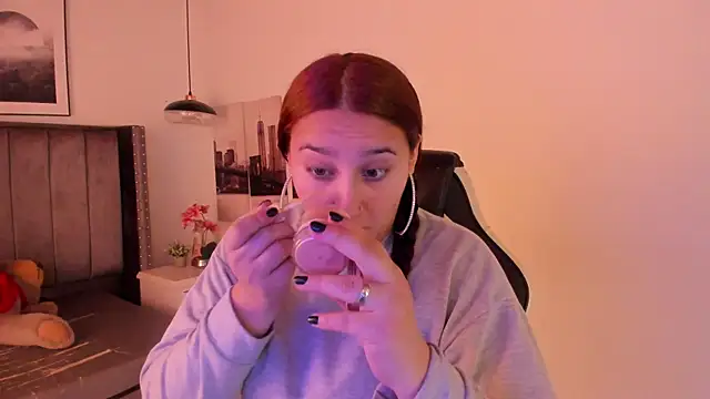 Snapshot of Alaia_Cute chatting on December 4, 11:57 pm Alaia Cute online show from December 4, 11:57 pm