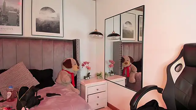 Snapshot of Alaia_Cute chatting on September 13, 3:39 am Alaia Cute online show from September 13, 3:39 am