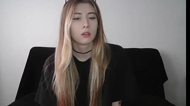 ErikaShyy online show from October 3, 9:39 am