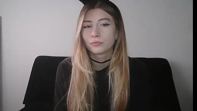 ErikaShyy online show from October 8, 10:57 am