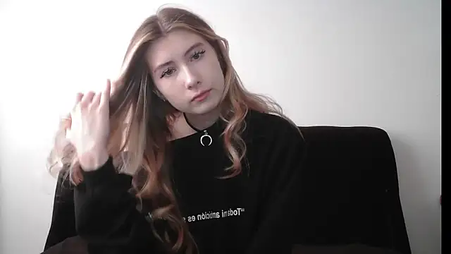 ErikaShyy online show from November 6, 11:00 am