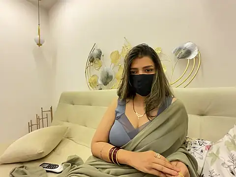 Snapshot of MaYaa__11 chatting on April 20, 7:11 am MaYaa 11 online show from April 20, 7:11 am