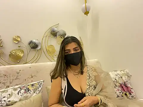 Snapshot of MaYaa__11 chatting on April 24, 5:43 am MaYaa 11 online show from April 24, 5:43 am