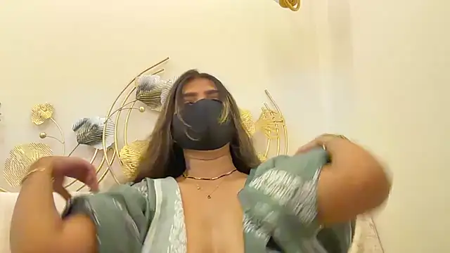 Snapshot of MaYaa__11 chatting on June 1, 6:48 am MaYaa 11 online show from June 1, 6:48 am