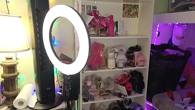 cunty tranny lydia online show from April 12, 4:06 am