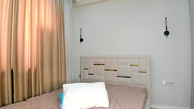 Lola Peach online show from February 15, 7:51 am