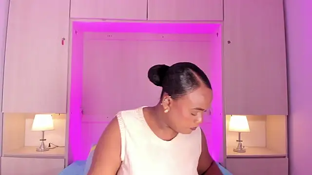 EmilyyStuart online show from March 7, 3:36 am