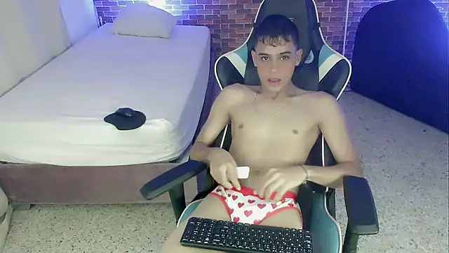 zacariasss  online show from September 13, 4:01 am