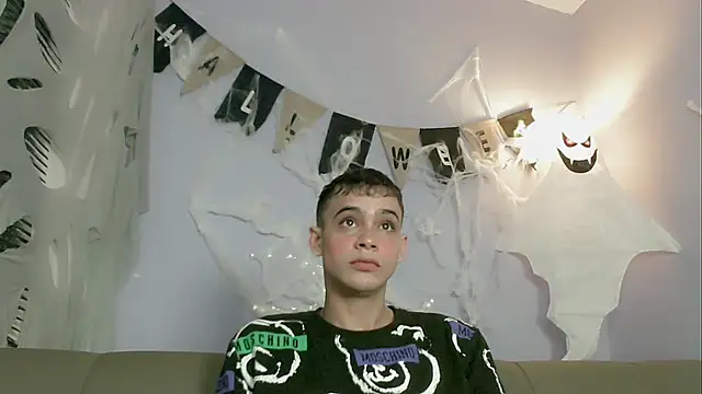 zacariasss  online show from October 27, 3:21 am