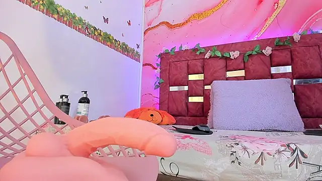 melody paris online show from February 8, 10:50 am