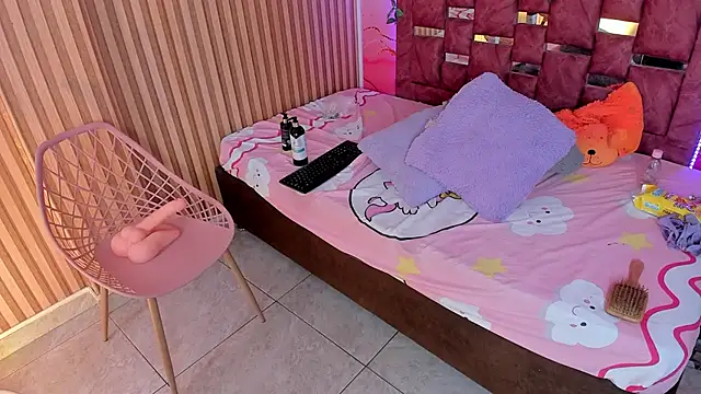 melody paris online show from February 20, 5:07 pm