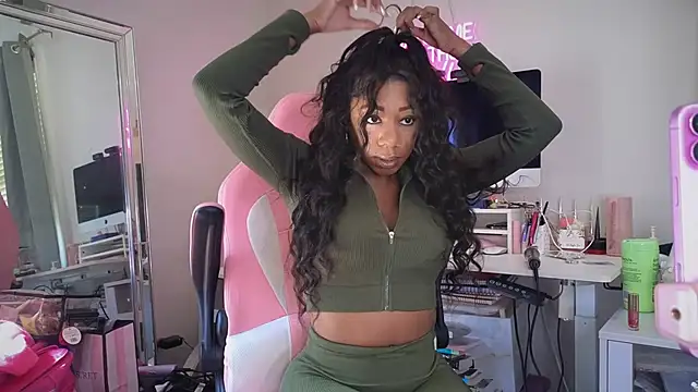 Snapshot of longislandprincess chatting on September 18, 5:59 pm longislandprincess online show from September 18, 5:59 pm